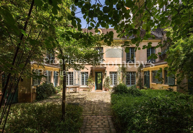 Maison 13 pièces 300 m² · à Paris 7ème · 300 m² · 10 900 000 €