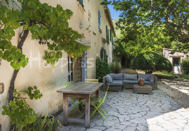 Maison 10 pièces 330 m² · à La Roquebrussanne · 330 m² · 858 000 €