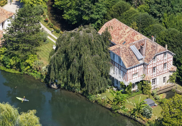 Maison 14 pièces 660 m² · à Anet · 660 m² · 2 250 000 €