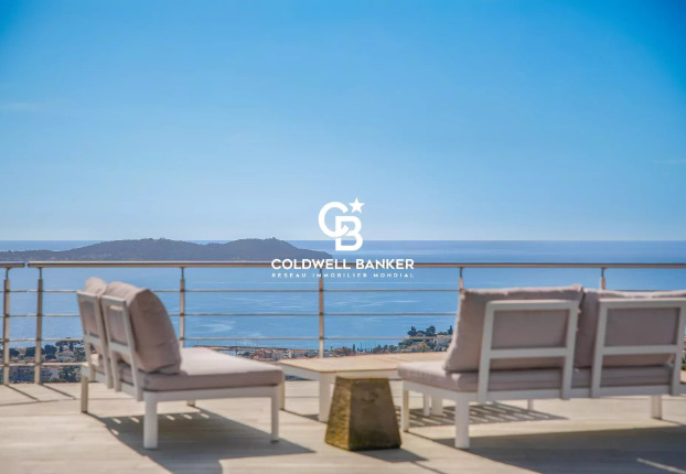 Maison 7 pièces 254 m² · à Carqueiranne · 254 m² · 1 890 000 €