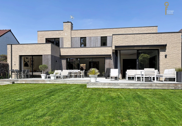 Maison 9 pièces 240 m² · à La Madeleine · 240 m² · 1 610 000 €