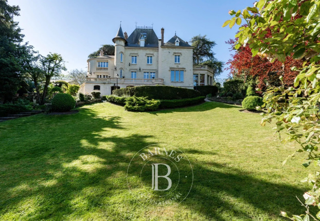 Maison 15 pièces 680 m² · à Saint-Maur-des-Fossés · 680 m² · 4 200 000 €