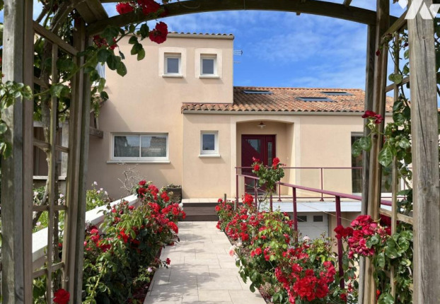 Maison 13 pièces 330 m² · à Saint-Vincent-sur-Jard · 330 m² · 699 500 €