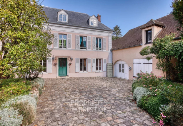 Maison 9 pièces 277 m² · à Neauphle-le-Château · 277 m² · 1 090 000 €