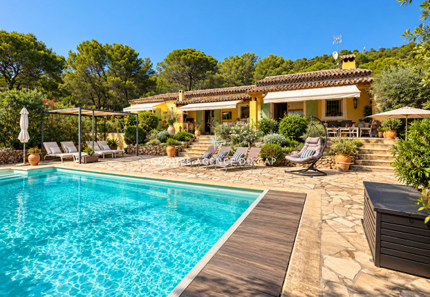 Maison 7 pièces 165 m² · à Roquebrune-sur-Argens · 165 m² · 945 000 €
