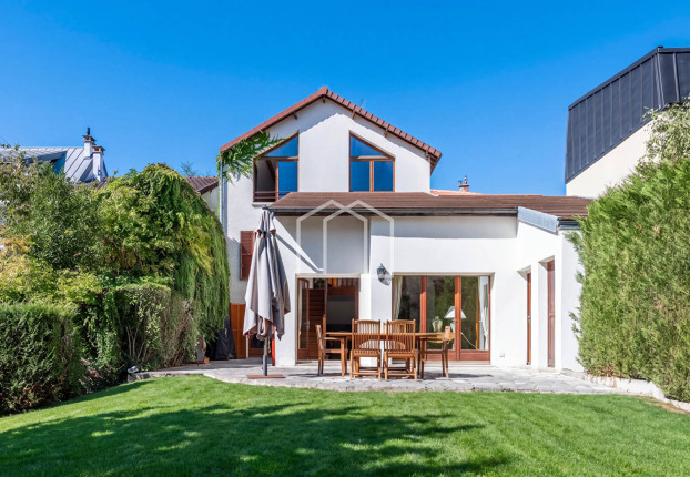 Maison 8 pièces 211 m² · à Suresnes · 211 m² · 1 450 000 €