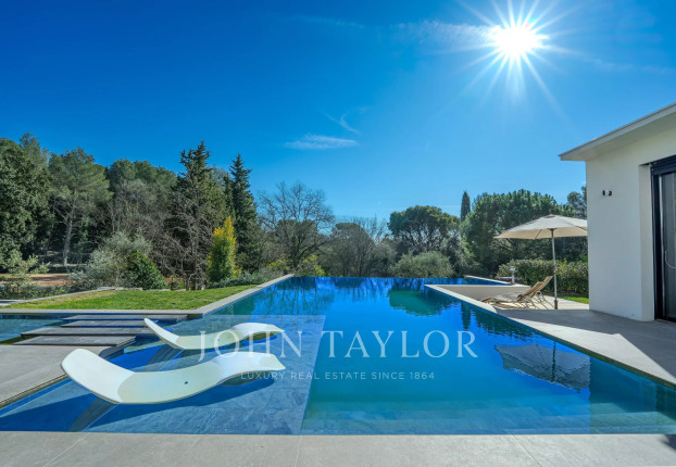 Maison 10 pièces 323 m² · à Roquefort-les-Pins · 323 m² · 2 790 000 €