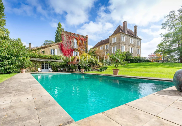 Maison 25 pièces 1302 m² · à Aignan · 1 302 m² · 2 100 000 €