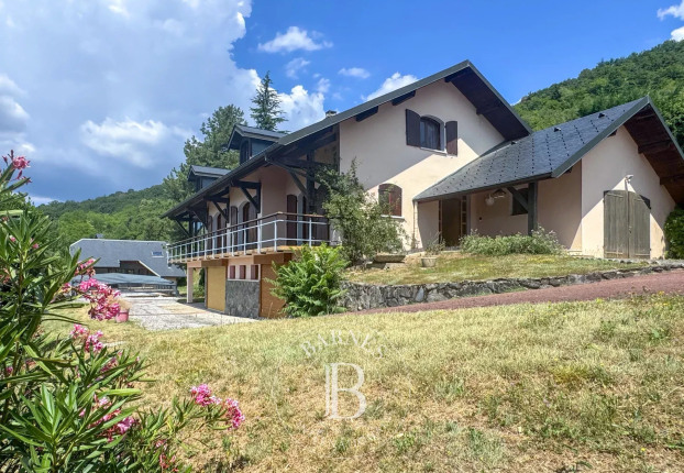 Maison 11 pièces 332 m² · à Chambéry · 331,8 m² · 1 100 000 €