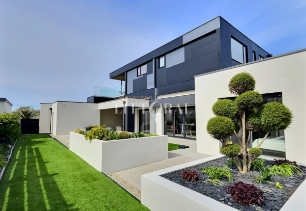Maison 6 pièces 192 m² · à Trégastel · 192 m² · 936 000 €