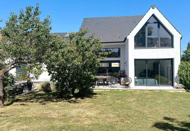 Maison 8 pièces 225 m² · à Jouy-en-Josas · 225 m² · 899 000 €