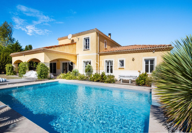 Maison 9 pièces 275 m² · à Yvrac · 275 m² · 995 000 €