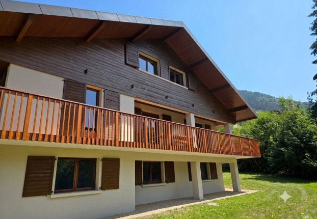 Maison 8 pièces 207 m² · à Châtel · 207 m² · 1 395 000 €