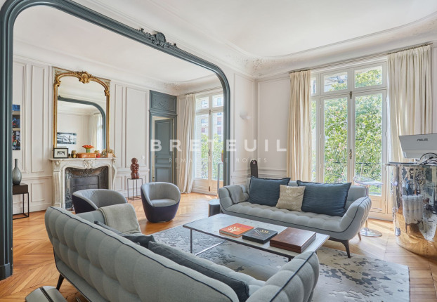 Appartement 7 pièces 198 m² · à Paris 16ème · 198 m² · 2 450 000 €