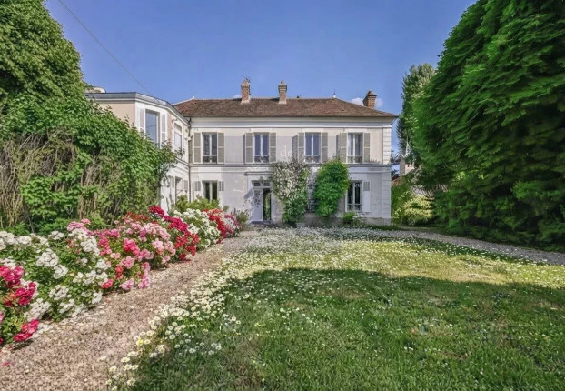 Maison 8 pièces 266 m² · à Bois-le-Roi · 266 m² · 990 000 €