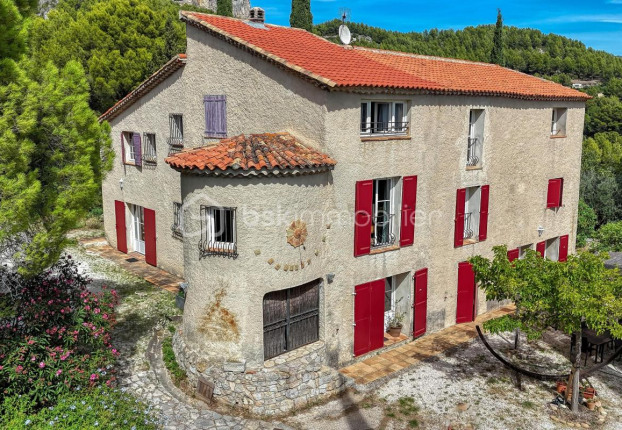 Maison 10 pièces 265 m² · à Le Revest-les-Eaux · 265,4 m² · 1 340 000 €