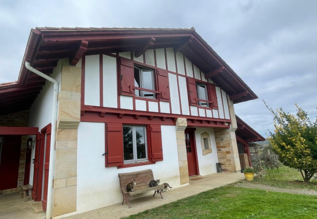 Maison 8 pièces 170 m² · à Sare · 170 m² · 795 000 €