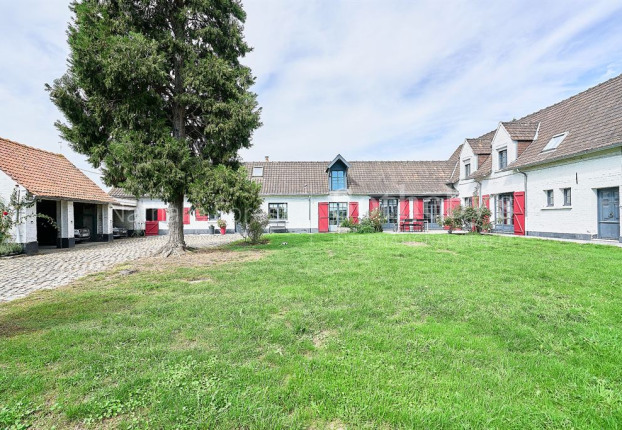 Maison 7 pièces 390 m² · à Linselles · 390 m² · 990 000 €