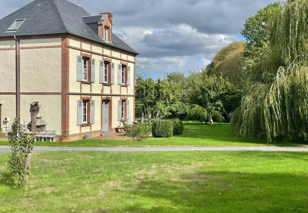 Maison 10 pièces 295 m² · à Pont-l'Évêque · 295 m² · 1 050 000 €