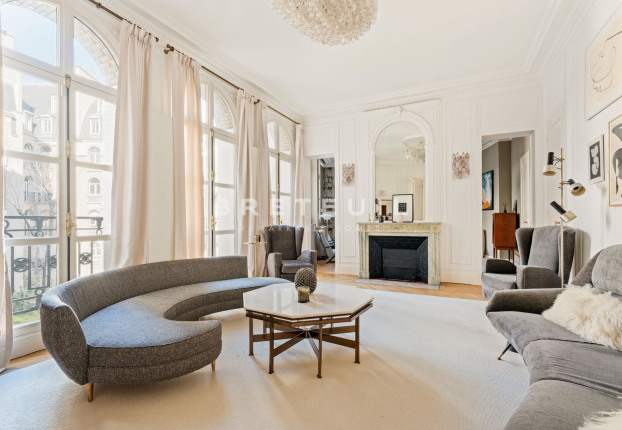 Appartement 4 pièces 131 m² · à Paris 16ème · 131 m² · 2 100 000 €