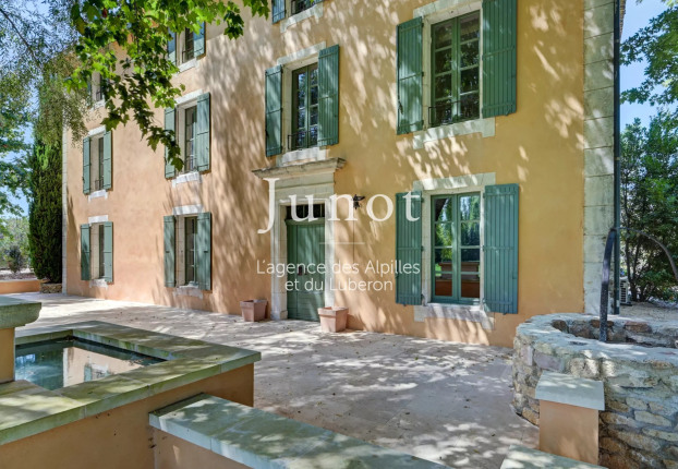 Maison 11 pièces 470 m² · à Roussillon · 470 m² · 3 880 000 €