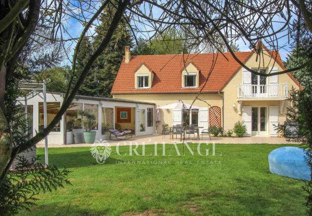Maison 7 pièces 255 m² · à Garancières · 255 m² · 790 000 €