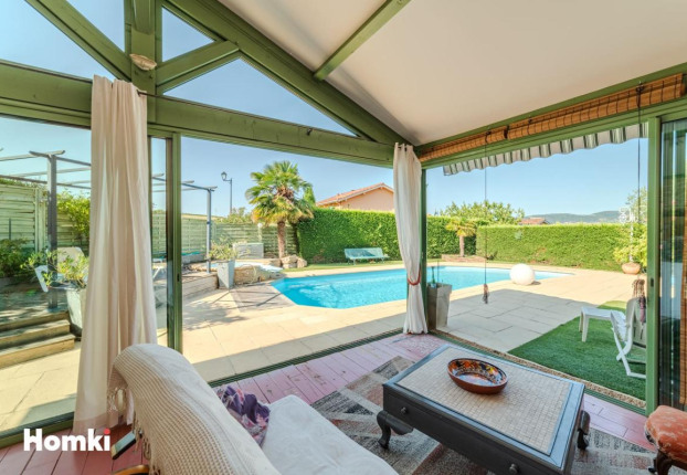 Maison 7 pièces 190 m² · à Pommiers · 190 m² · 732 900 €