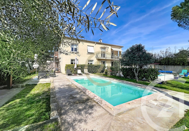 Maison 11 pièces 230 m² · à Uzès · 230 m² · 695 000 €