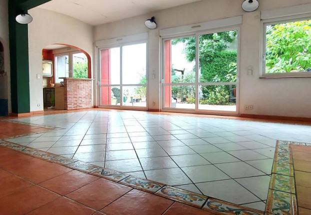 Maison 10 pièces 247 m² · à Besançon · 247 m² · 549 000 €