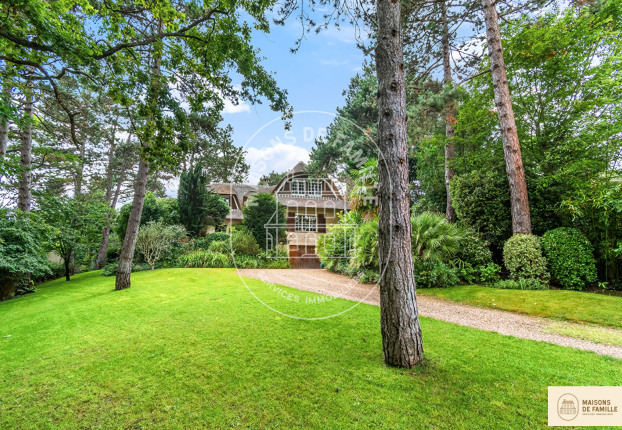 Maison 7 pièces 275 m² · à Gressets-Centre-Garenne-Bechevet, la Celle-Saint-Cloud · 275 m² · 1 400 000 €