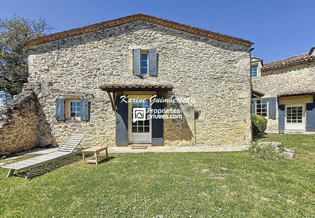 Maison 7 pièces 256 m² · à Lugasson · 256 m² · 599 900 €