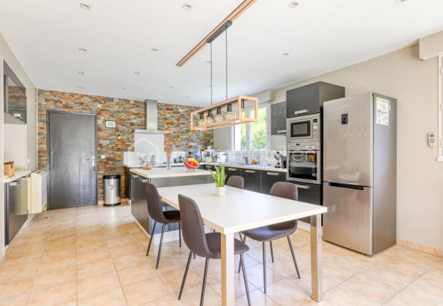 Maison 8 pièces 270 m² · à Mazé · 270 m² · 498 000 €