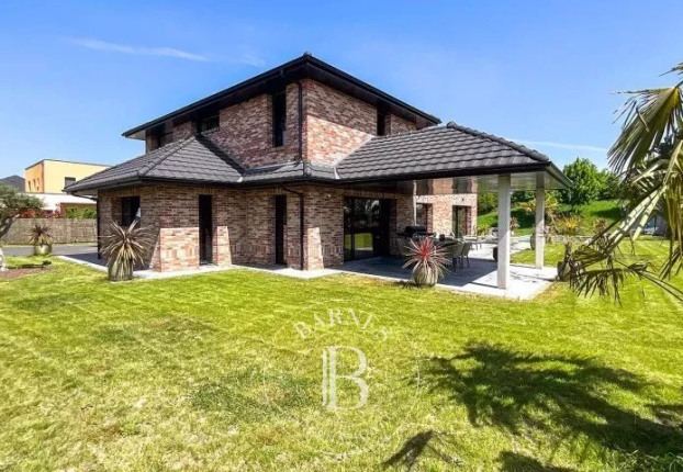 Maison 6 pièces 253 m² · à Mérignies · 253 m² · 1 100 000 €