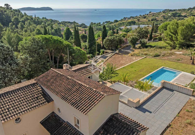 Maison 8 pièces 270 m² · à Carqueiranne · 270 m² · 1 990 000 €