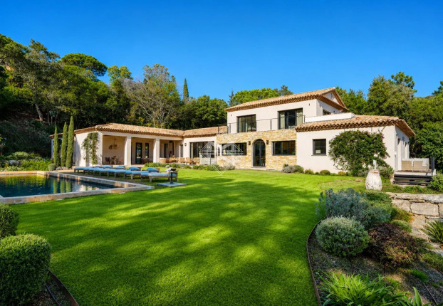 Maison 1 pièce 352 m² · à La Croix-Valmer · 352 m² · 5 900 000 €