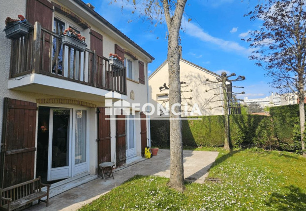 Maison 7 pièces 158 m² · à Saint-Germain-en-Laye · 157,5 m² · 800 000 €