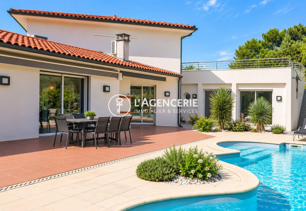 Maison 6 pièces 210 m² · à Puygouzon · 210 m² · 590 000 €