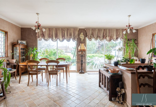 Maison 8 pièces 180 m² · à Chatou · 180 m² · 990 000 €