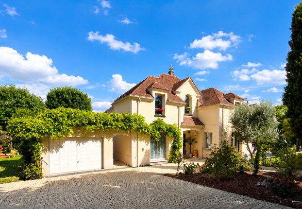 Maison 10 pièces 330 m² · à Bougival · 330 m² · 2 390 000 €