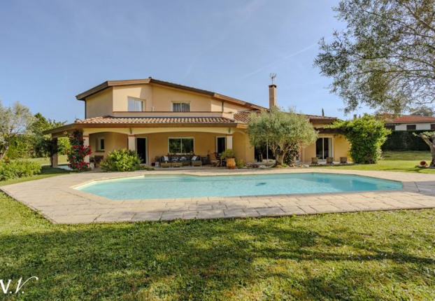 Maison 7 pièces 323 m² · à Saint-Jean · 322,9 m² · 987 000 €