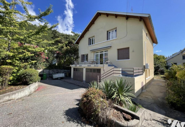 Maison 8 pièces 204 m² · à Corenc · 204 m² · 621 000 €