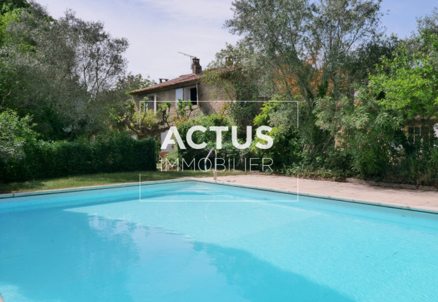 Maison 10 pièces 408 m² · à Lamanon · 408 m² · 990 000 €