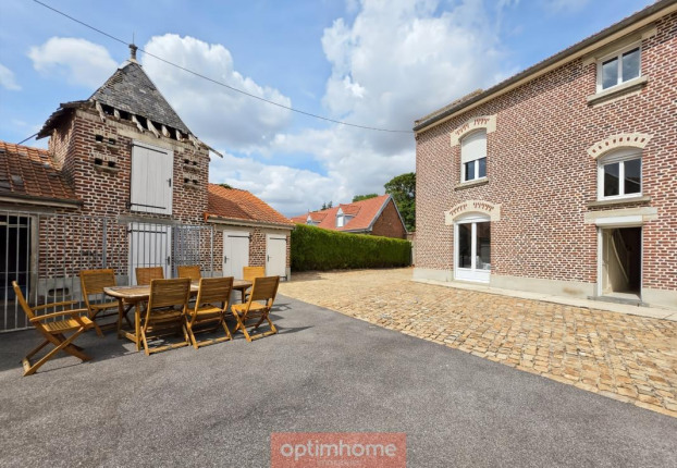 Maison 8 pièces 214 m² · à Beaurains · 214 m² · 568 000 €