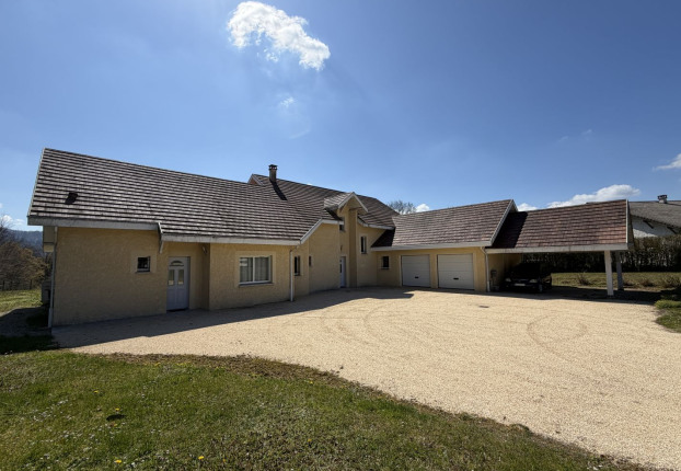 Maison 9 pièces 240 m² · à Saint-Geoire-en-Valdaine · 240 m² · 520 000 €