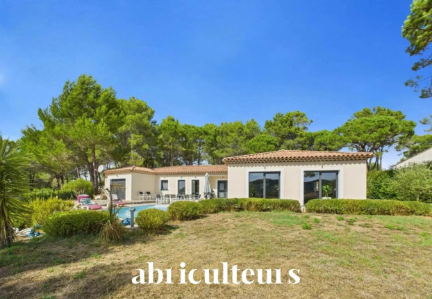 Maison 4 pièces 186 m² · à Bagnols-en-Forêt · 186 m² · 890 000 €