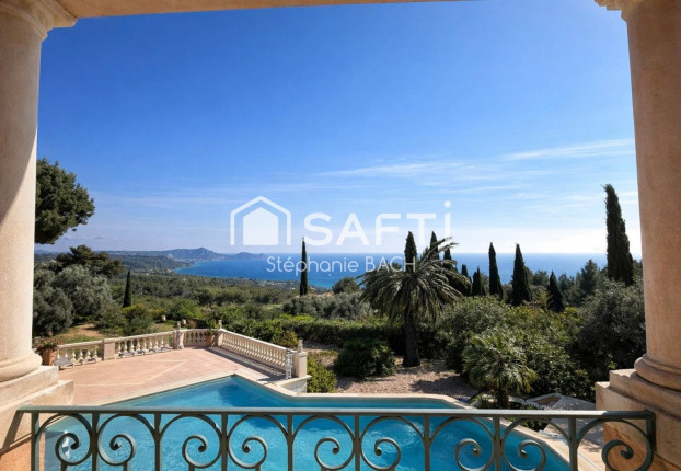 Maison 8 pièces 356 m² · à Ceyreste · 356 m² · 2 490 000 €