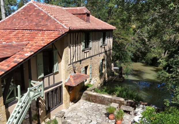 Maison 7 pièces 250 m² · à Aux-Aussat · 250 m² · 890 000 €