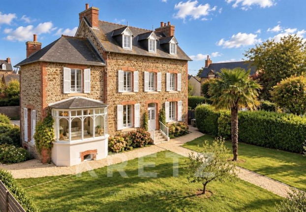 Maison 9 pièces 220 m² · à Binic-Étables-sur-Mer · 220 m² · 1 198 300 €