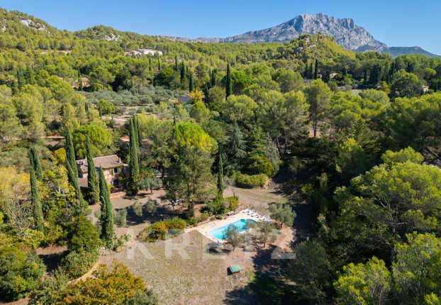 Maison 9 pièces 203 m² · à Beaurecueil · 203 m² · 1 400 000 €