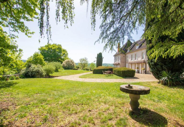 Maison 14 pièces 430 m² · à Chamboret · 430 m² · 649 140 €